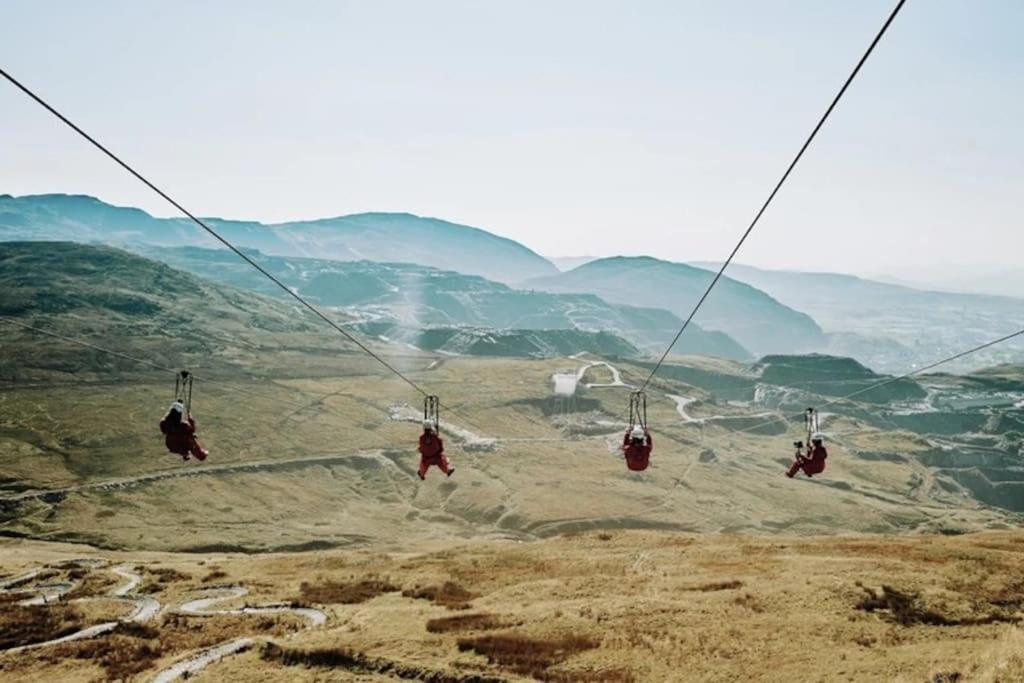 Zipworld Waterfalls Eryri Dogs Welcome 3 Bed Sleeps 5 블레노페스티니오그 외부 사진